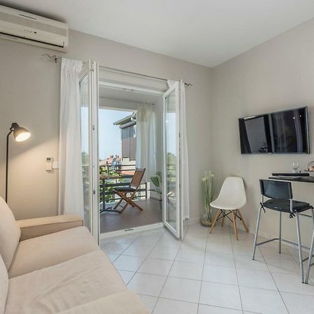 Apartment Green With Balcony Nova Vas  エクステリア 写真