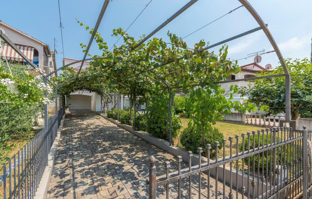 Apartment Green With Balcony Nova Vas  エクステリア 写真