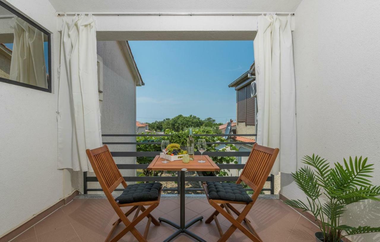 Apartment Green With Balcony Nova Vas  エクステリア 写真